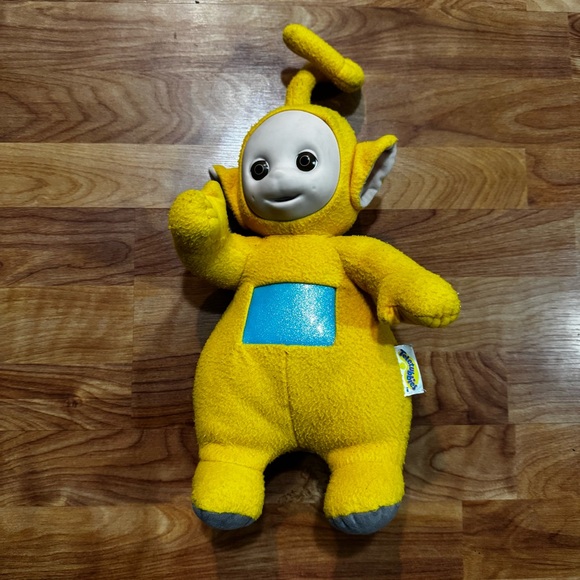 Vtg Teletubbies 1998 Playskool Talking Plush LaLa Yellow Stuffed Doll 16" WORKS! - Picture 1 of 11